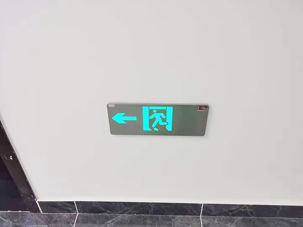 相比傳統(tǒng)消防應(yīng)急照明系統(tǒng)，智能系統(tǒng)有哪些顯著區(qū)別？