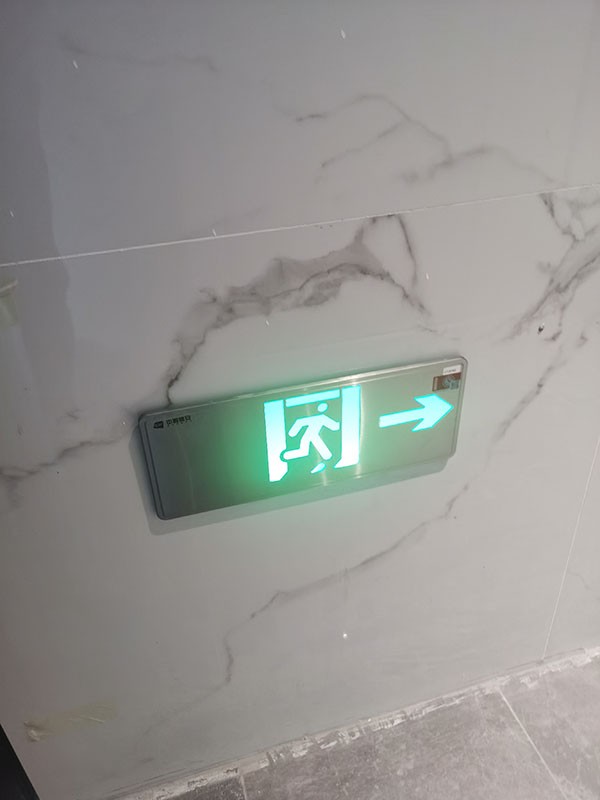 應(yīng)急疏散系統(tǒng)在復(fù)雜建筑結(jié)構(gòu)中的適用性如何？