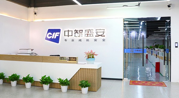 疏散過(guò)程中，智能疏散系統(tǒng)如何提供緊急疏散信息發(fā)布？